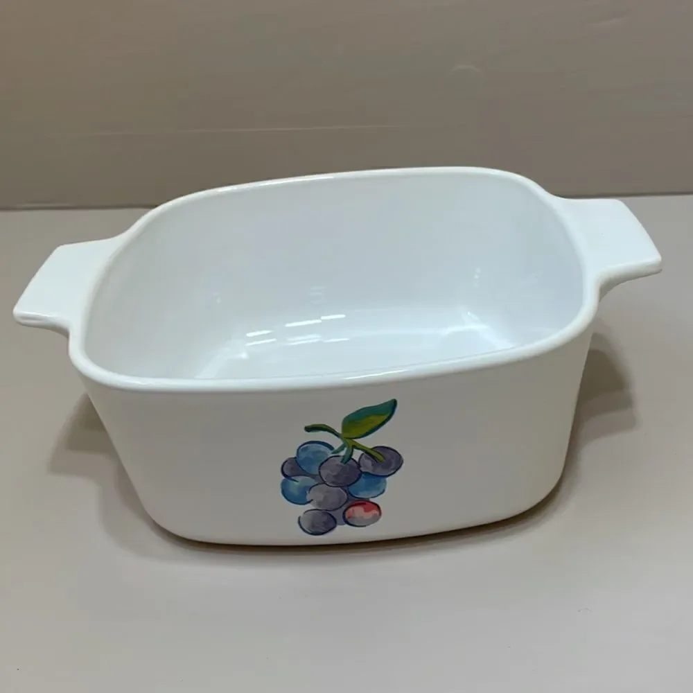 CORNINGWARE‎ 1.5 QUART BAKING DISH IN GRAPE MOTIF